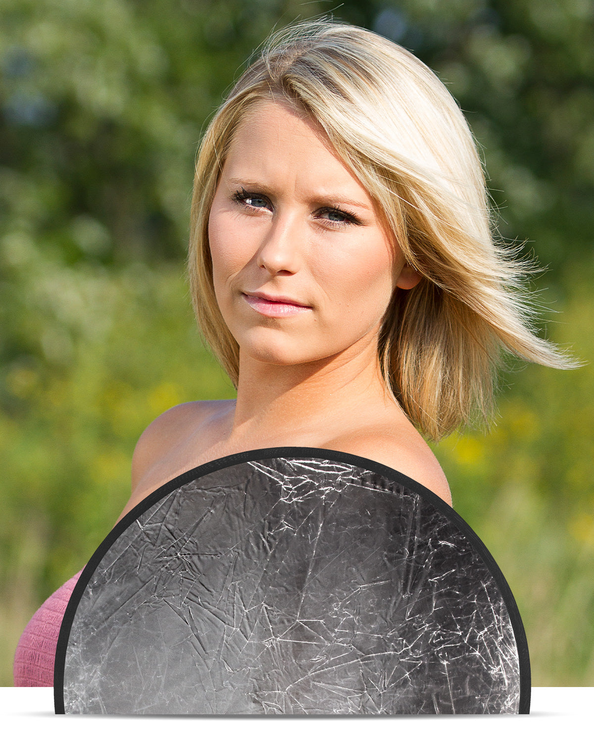 Outdoor Portrait Using Silver Round Reflector