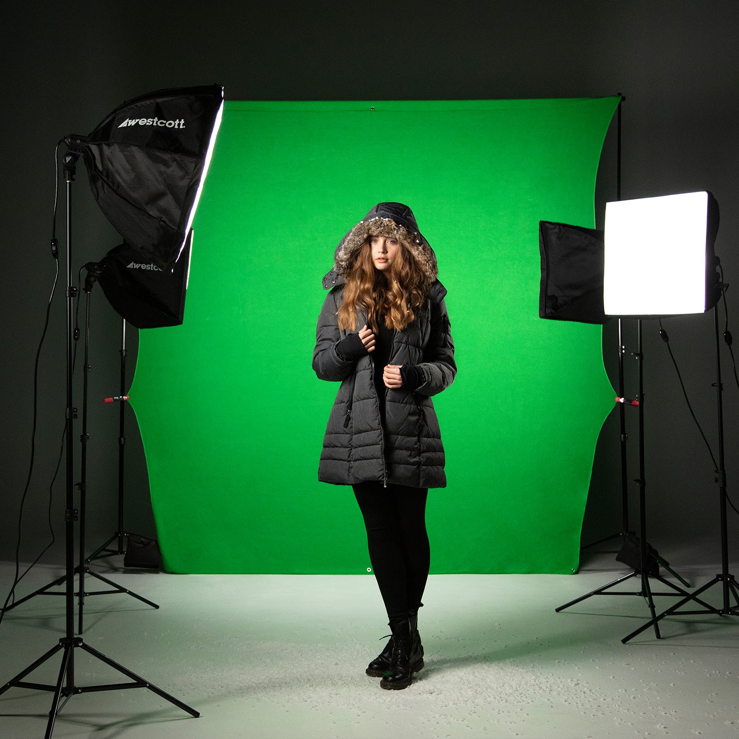 Wrinkle-Resistant Backdrop - Chroma-Key Green Screen (9' x 10')