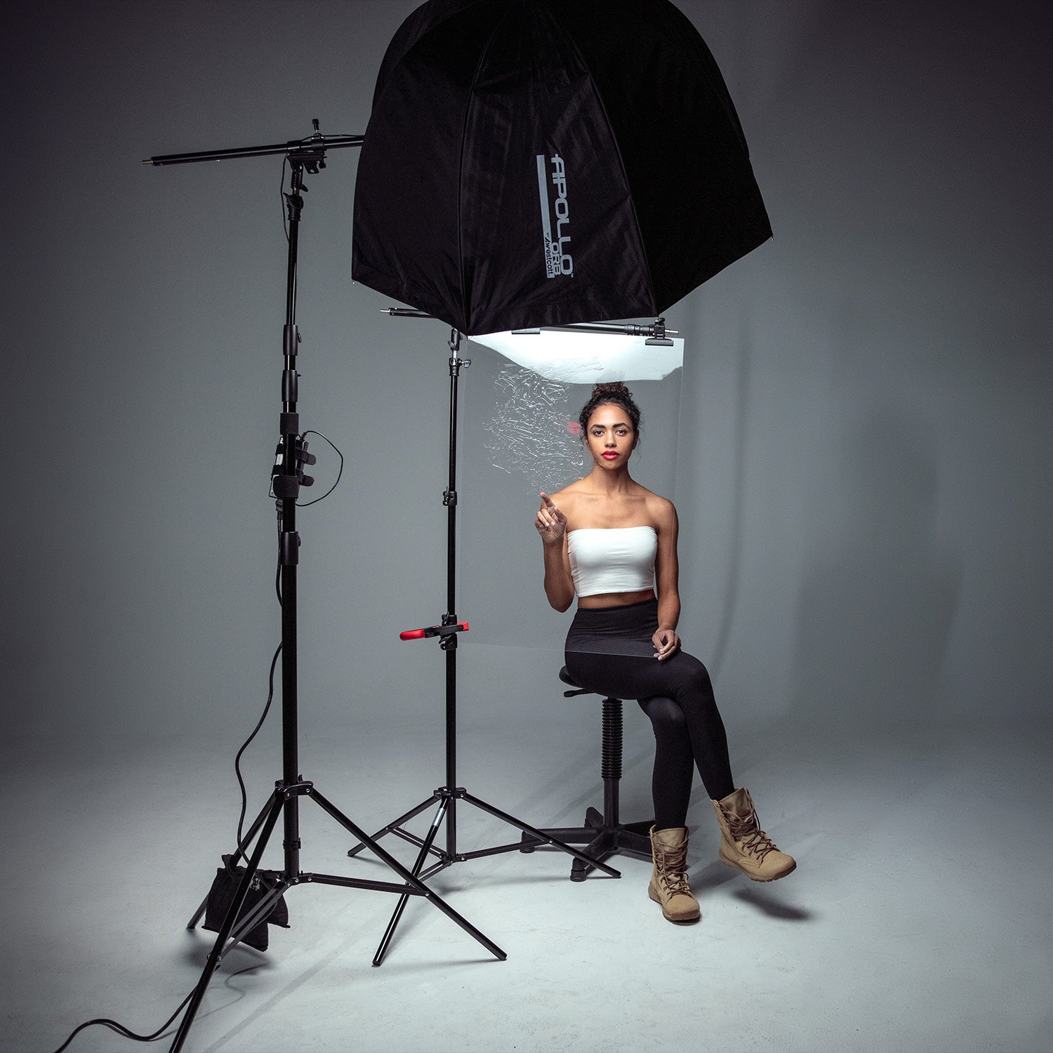 Solix Bi-Color 1-Light Kit with Apollo Orb and Stand