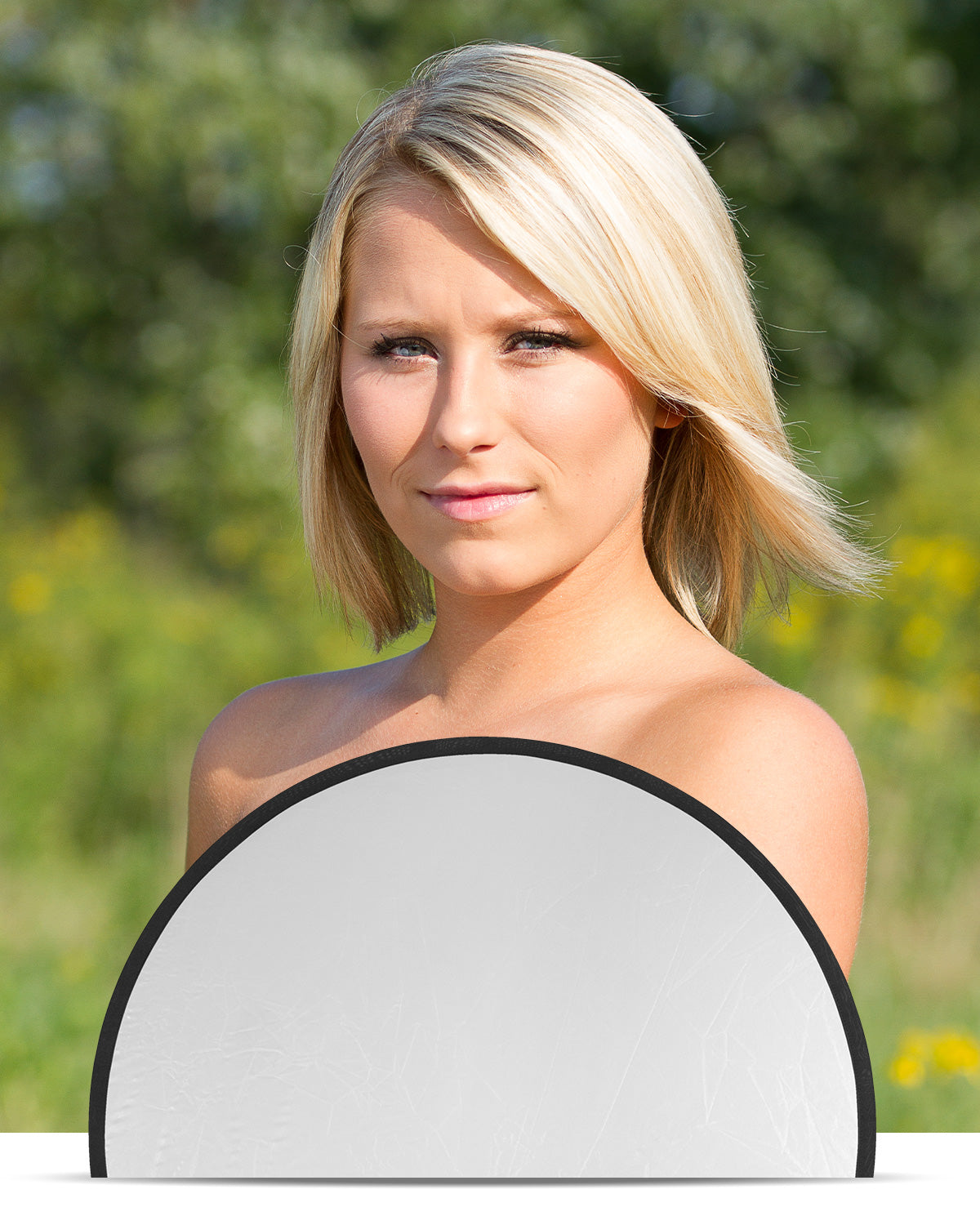 Outdoor Portrait Using White Round Reflector