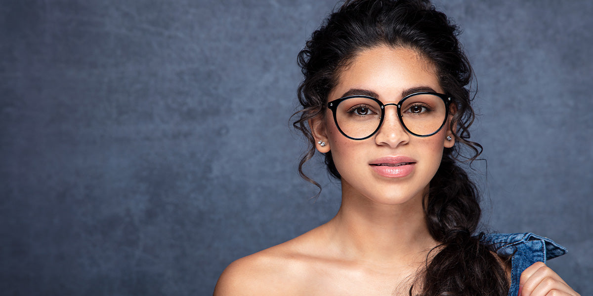 Studio Portrait Showing Catchlight in Glasses Using The Eyelighter 3