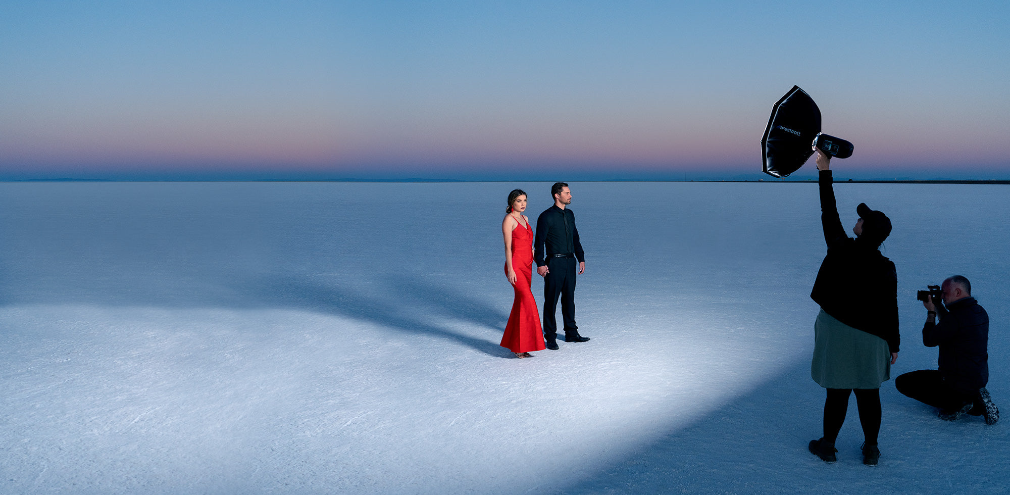 outdoor couples portrait with flash in salt flats