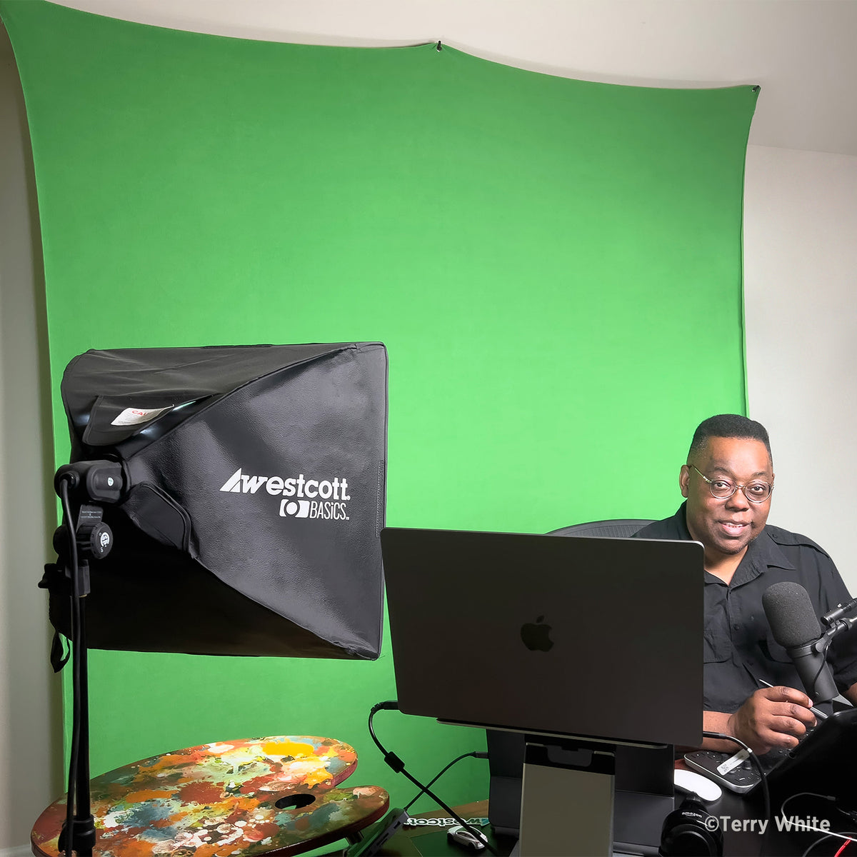 Xdrop Pro X-Drop Pro Wrinkle-Resistant Backdrop Kit - Chroma-Key Green Screen (8